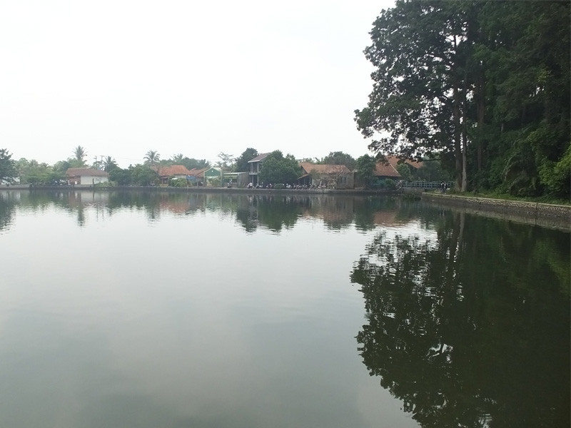 Luasnya kondisi Situ Gede membuat spot mancing ini mampu menampung banyak pengunjung yang sengaja datang untuk memancing.